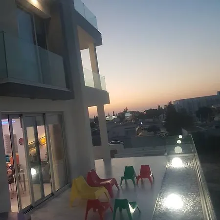 Chrystalleni فيلة