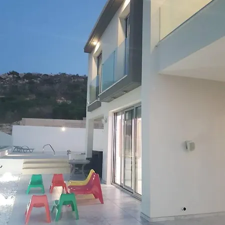 Chrystalleni Villa *